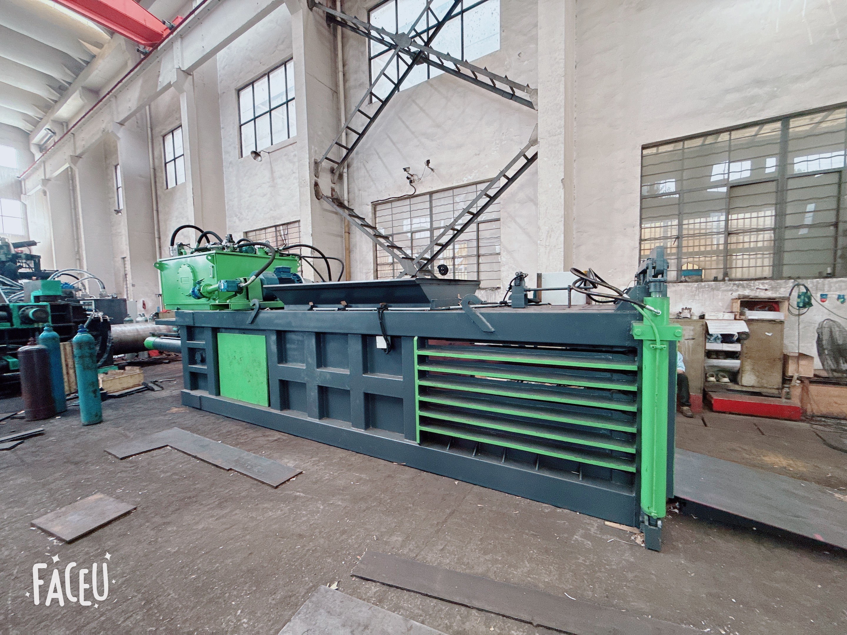 Últimos blogs da empresa sobre How to Choose a Baler for Mixed Materials: Baling Strategies for OCC and Light Plastic Packaging