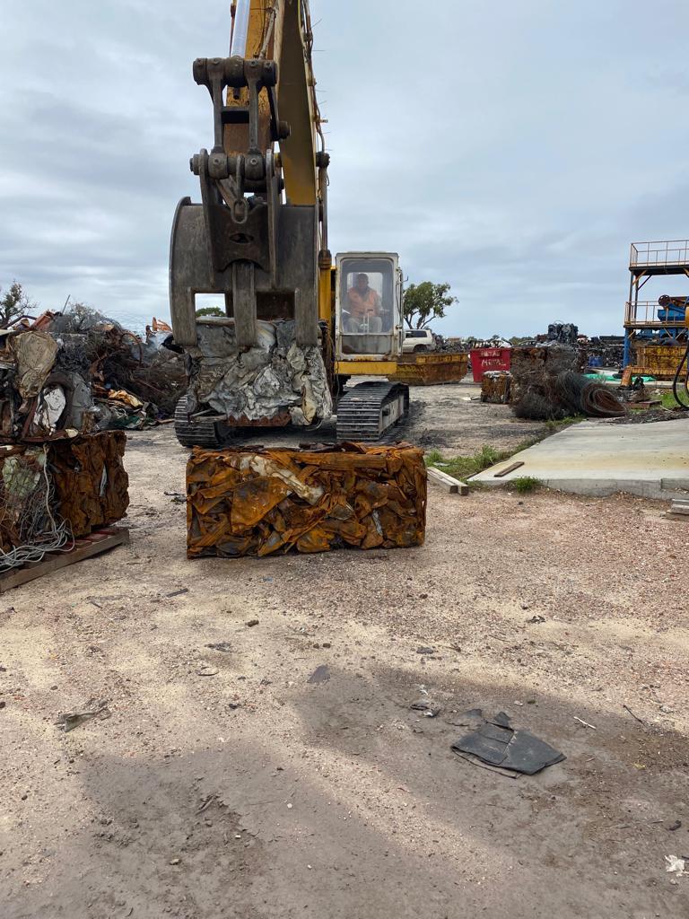 Últimos blogs da empresa sobre How to Select Bale Size for Easier Scrap Storage, Loading and Furnace Charging