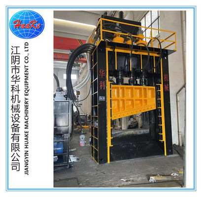 Comprar Tesoura hidráulica de sucata de empuxo traseiro com comprimento de corte ajustável e 655 toneladas de força de corte através de controle PLC online manufacture